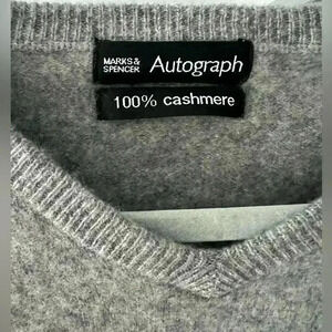 Autograph 100% cashmere V neck sweater